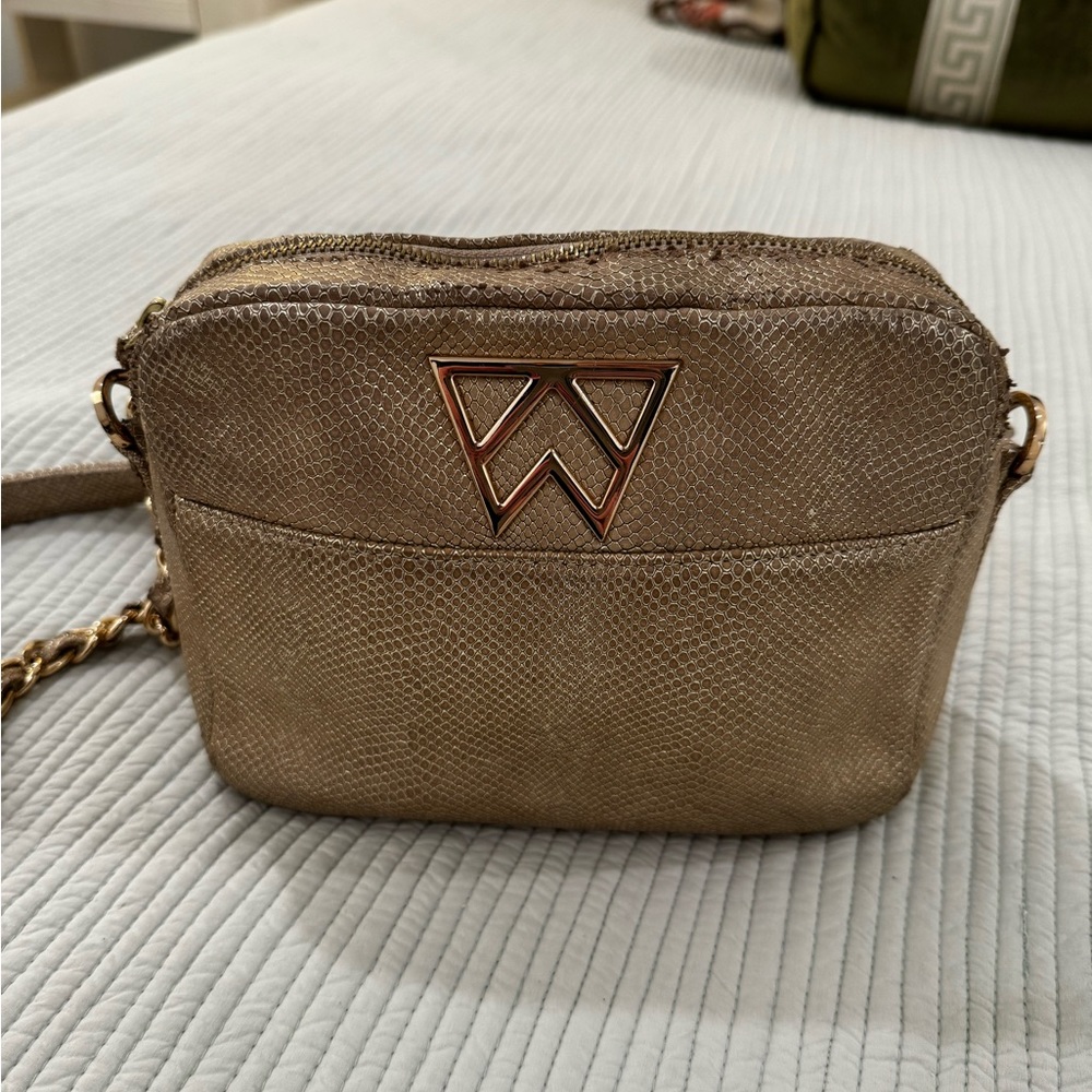 Kelly Wynne gold crossbody purse